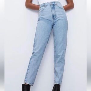 Zara comfort mom fit jeans - size us 4